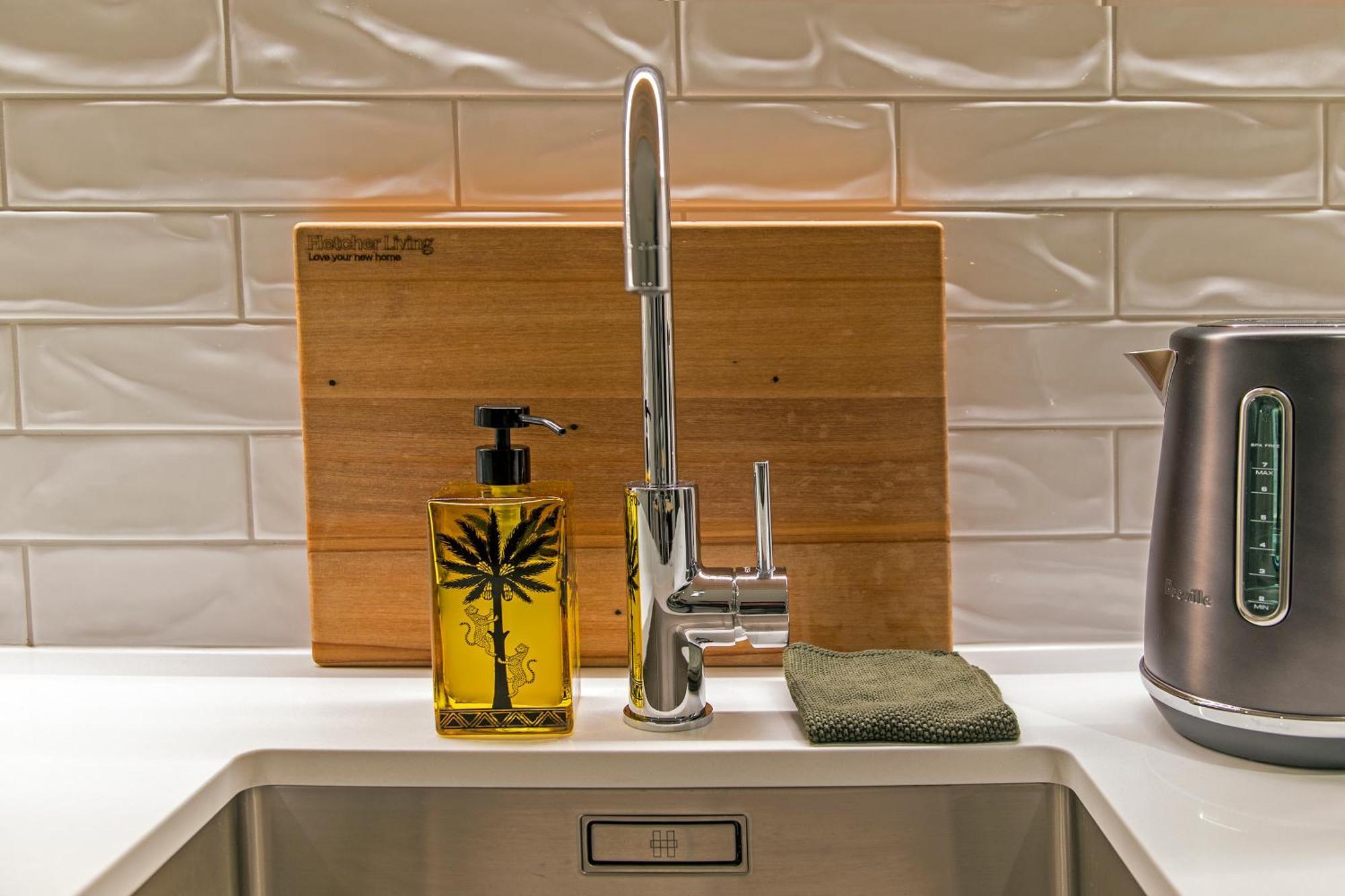 Funk In The City - Luxury Laneway Apartment With Single Garage Christchurch Buitenkant foto