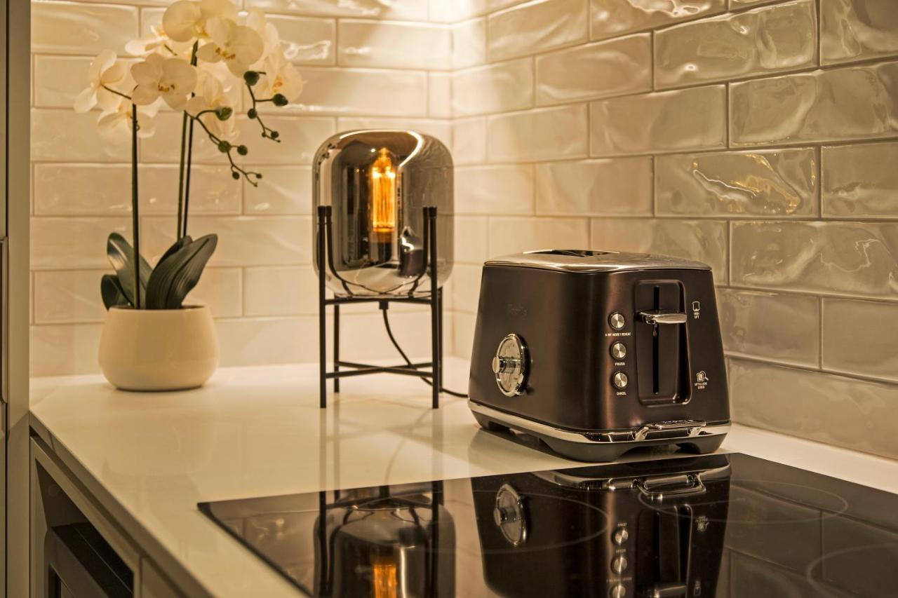 Funk In The City - Luxury Laneway Apartment With Single Garage Christchurch Buitenkant foto